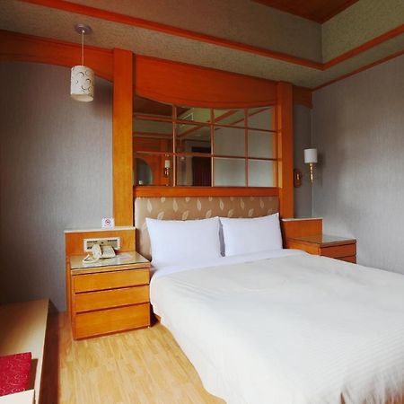 Hua Du Hotel Keelung Esterno foto